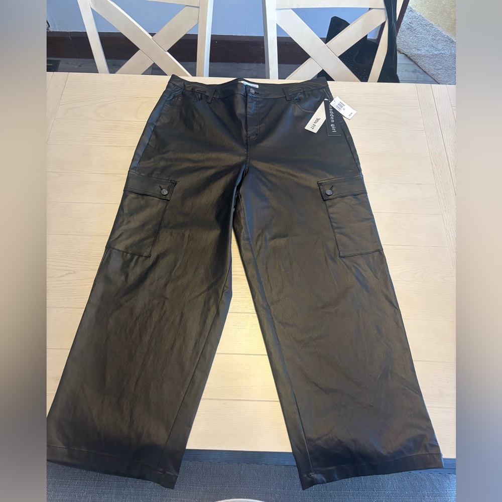 NWT Madden Girl size 20 juniors black cargo pants